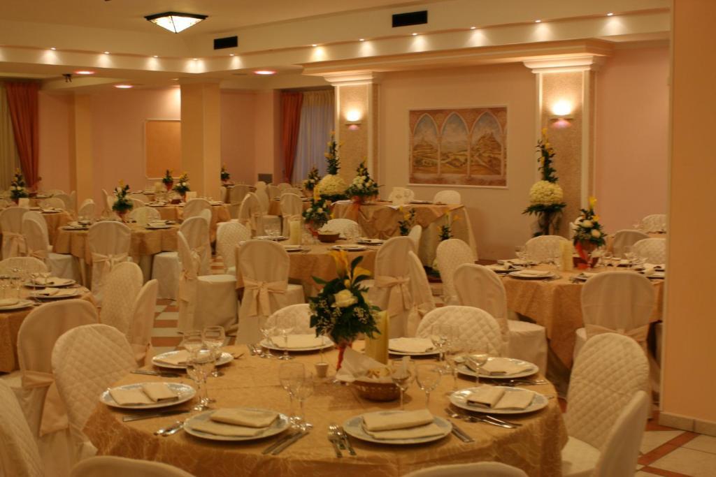 Hotel Gaudio 롱고바르디 외부 사진