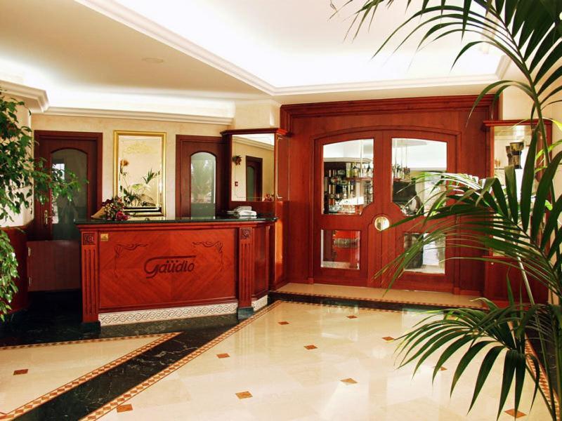 Hotel Gaudio 롱고바르디 외부 사진